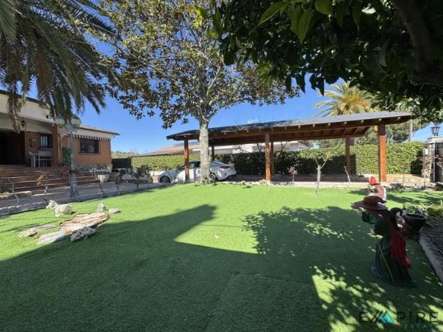 Chalet en venta en Serranillos Del Valle, Madrid