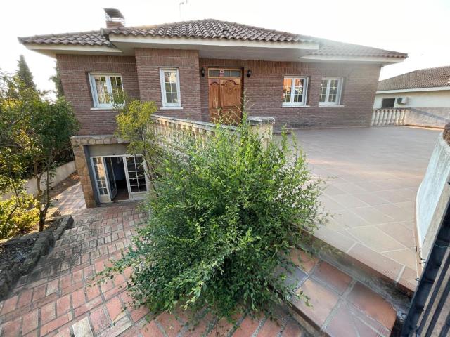 Chalet en venta en Serranillos Del Valle, Madrid