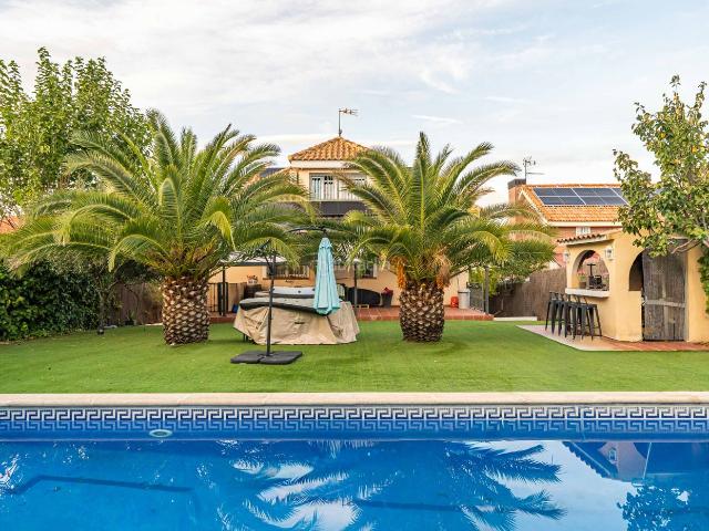 Chalet en venta en Sevilla La Nueva, Madrid