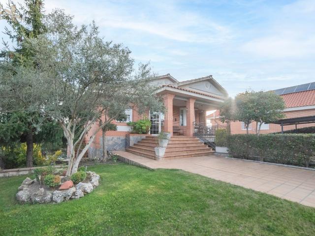 Chalet en venta en Sevilla La Nueva, Madrid