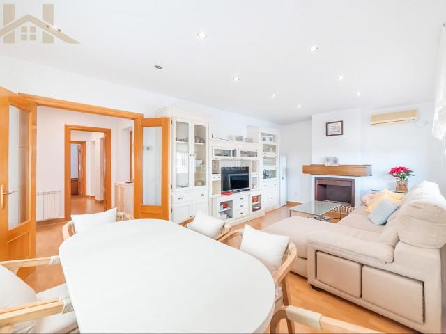 Villa en venta en Sevilla La Nueva, Casco Antiguo