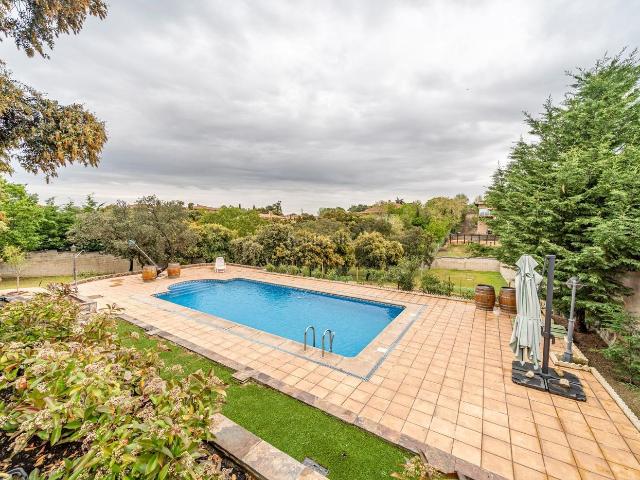 Chalet en venta en Sevilla La Nueva, Madrid