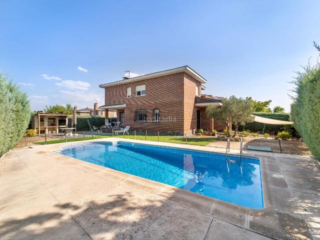 Villa en venta en Sevilla La Nueva, Casco Antiguo