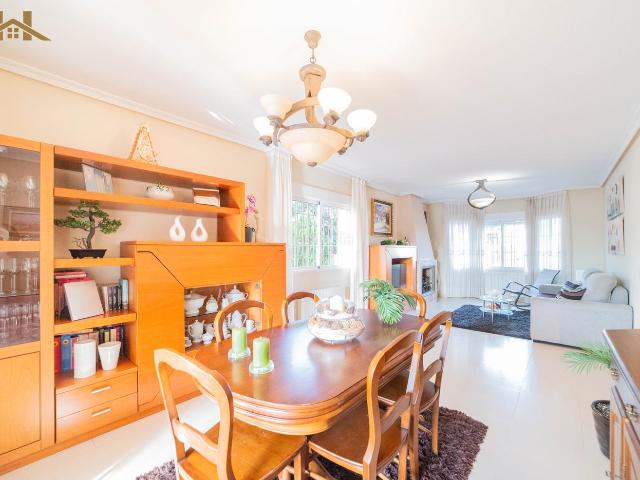 Villa en venta en Sevilla La Nueva, Casco Antiguo