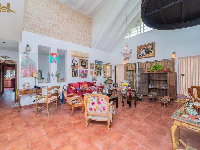 Villa en venta en Sevilla La Nueva, Casco Antiguo