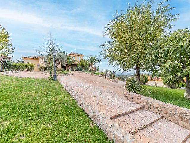 Villa en venta en Sevilla La Nueva, Casco Antiguo