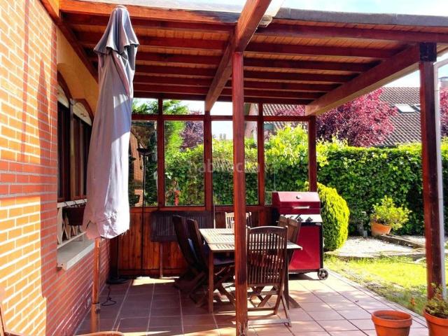Chalet en venta en Santolaya, Siero