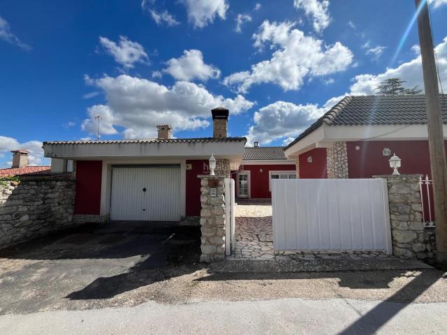 Villa en venta en Simancas, Urbanización El Plantío