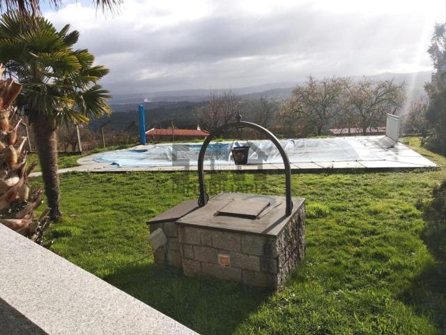 Chalet en venta en Toén, Ourense