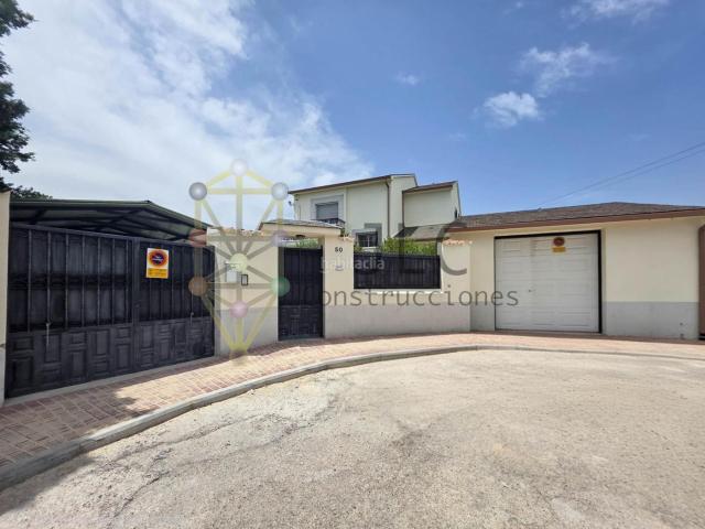 Villa en venta en Torrelaguna