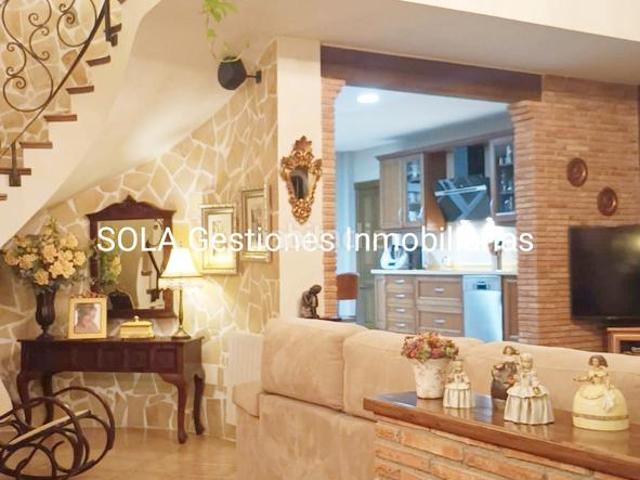 Villa en venta en Torreperogil