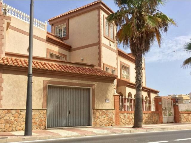 Chalet en venta en Roquetas De Mar, Andalucía