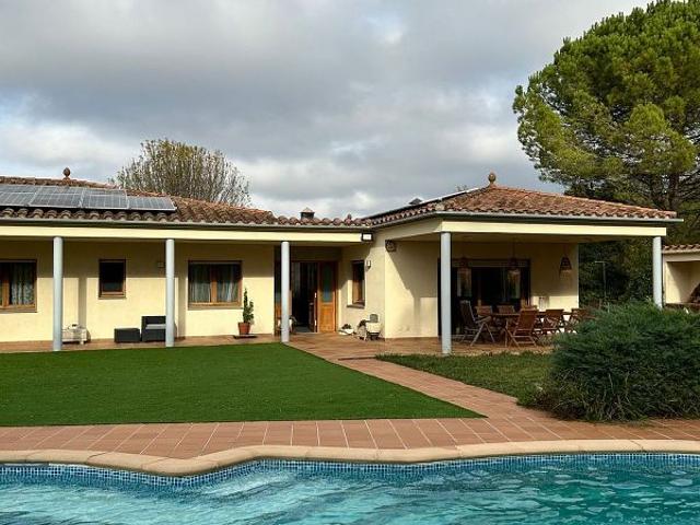 Chalet en venta en Pla de l'Estany, Catalunya