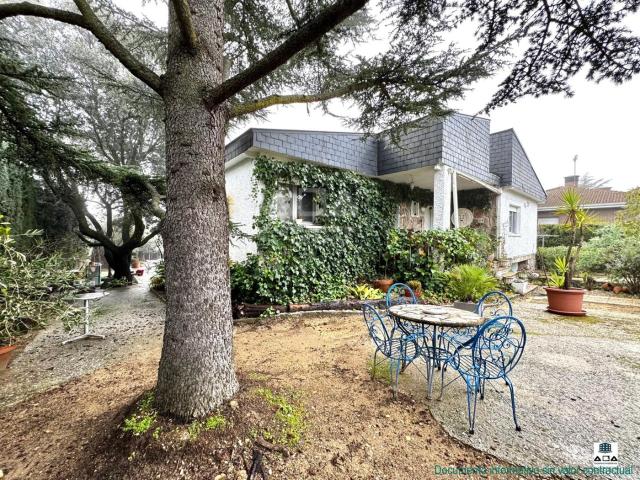 Chalet en venta en Valdemorillo, Madrid