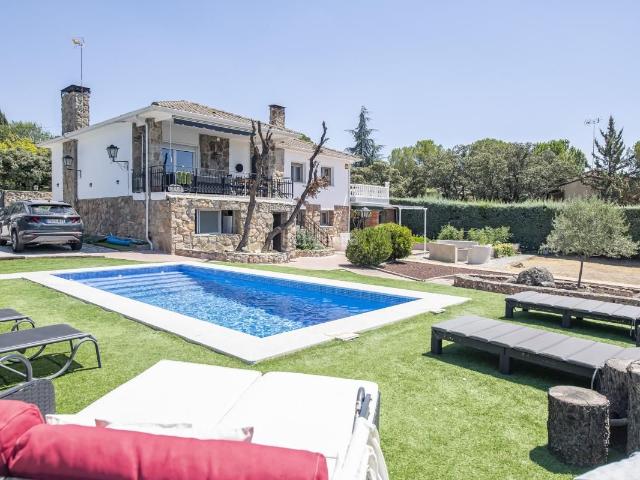 Chalet en venta en Valdemorillo, Madrid
