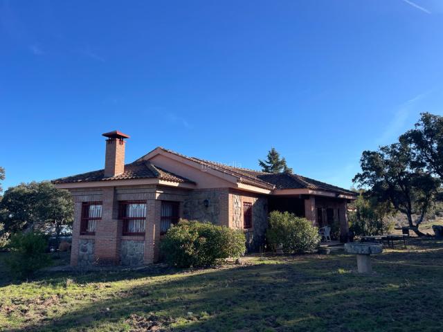 Chalet en venta en Valdemorillo, Madrid