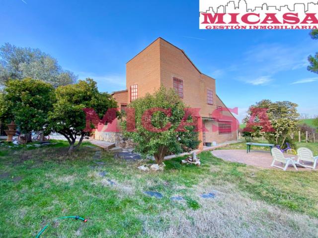 Villa en venta en Valdeolmos-alalpardo