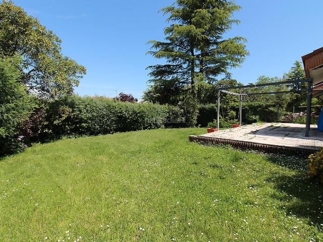 Villa en venta en Valdeolmos-alalpardo