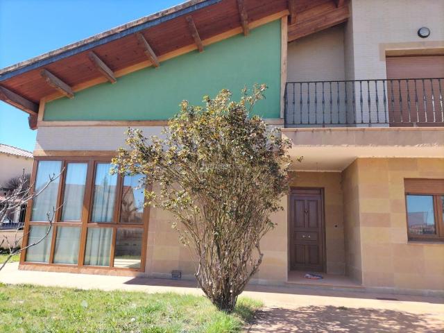 Villa en venta en Valdestillas