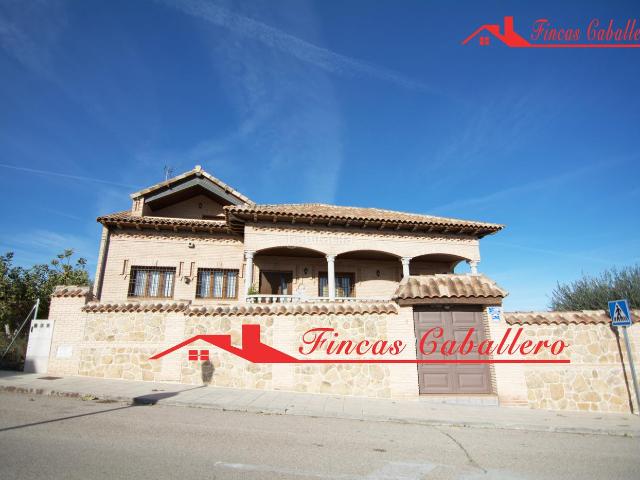 Villa en venta en Valmojado