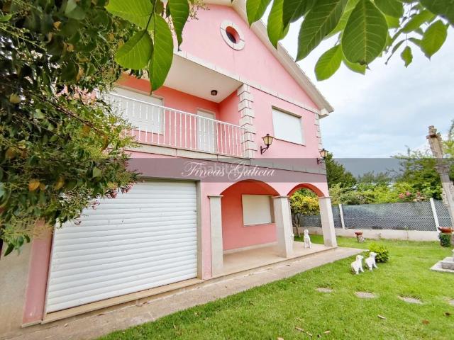 Chalet en venta en Verín