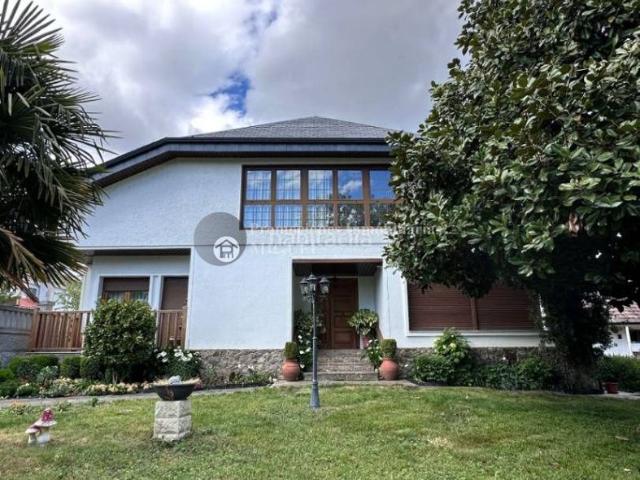 Chalet en venta en Verín