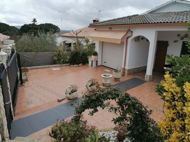 Villa en venta en Vidreres
