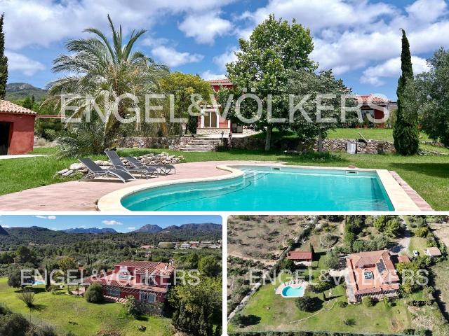 Villa en venta en Vilanova D'escornalbou, l'Arbocet
