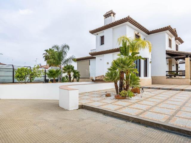 Chalet en venta en Villamanrique De La Condesa, Andalucía