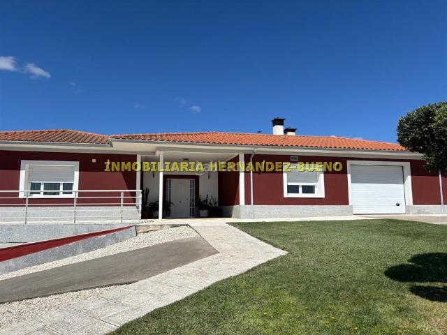Chalet en venta en Anantapur, Villamayor