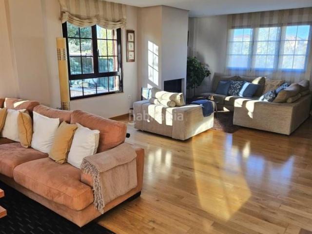 Chalet en venta en Navatejera, Villaquilambre