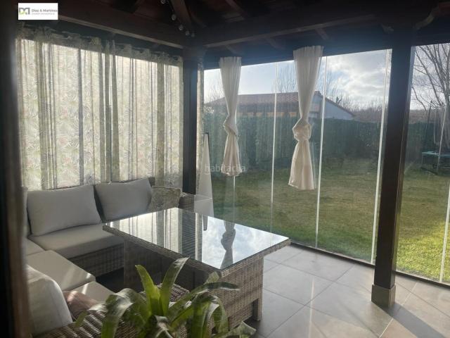 Chalet en venta en Navatejera, Villaquilambre