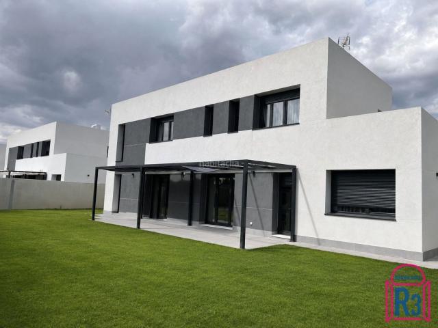 Chalet en venta en Navatejera, Villaquilambre