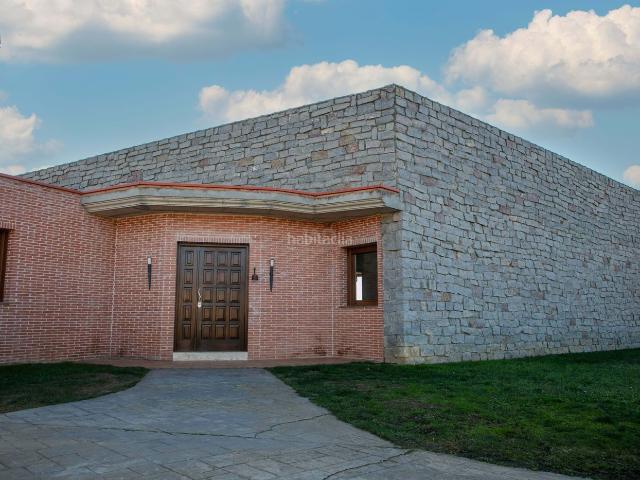 Chalet en venta en Navatejera, Villaquilambre
