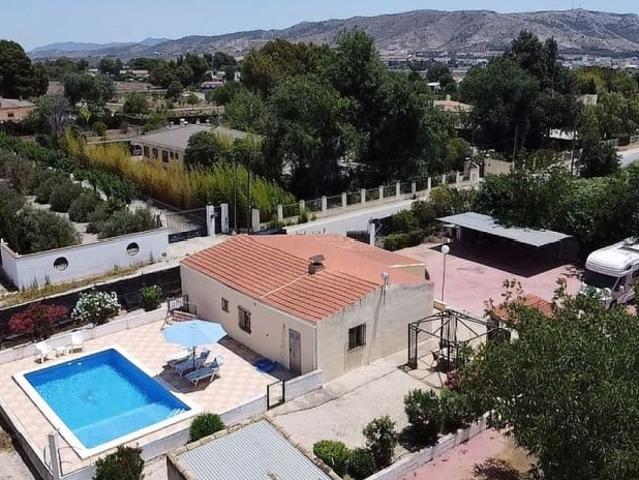 Villa en venta en Villena