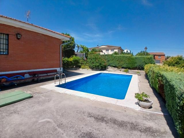 Villa en venta en El Viso De San Juan