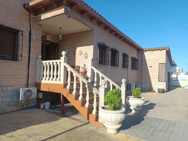 Villa en venta en Yeles, Camino de Yuncos