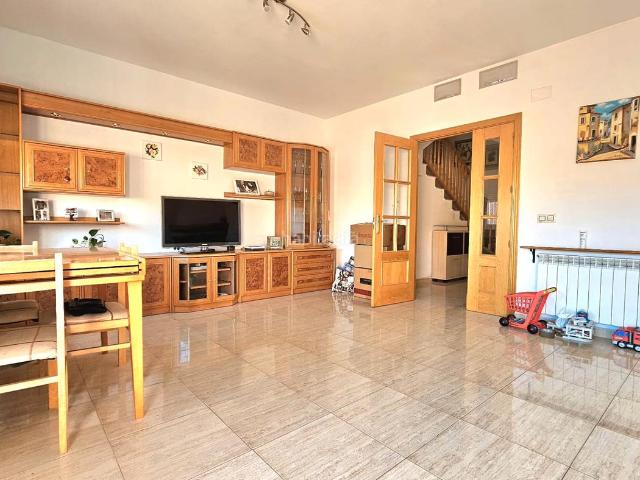 Villa en venta en Yuncos, Urbanización Cervantes