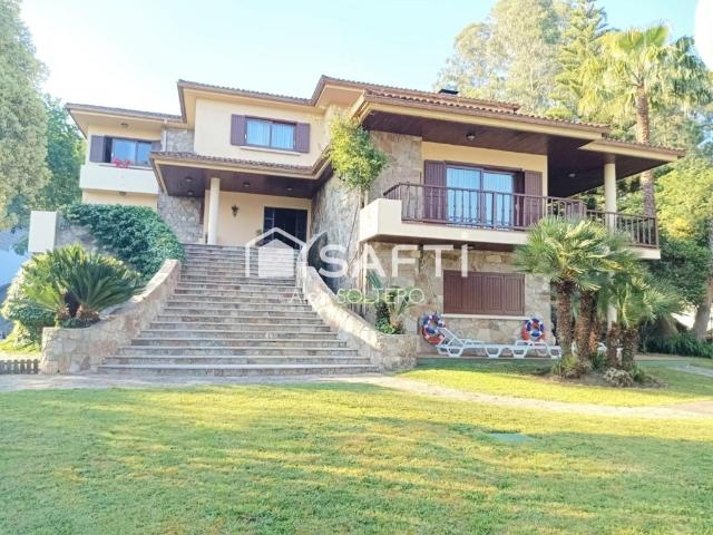 Chalet en venta en Peitieiros, Vigo