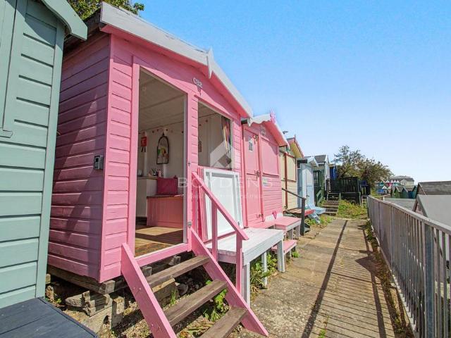 House for sale in Frinton and Walton, Dale Hill