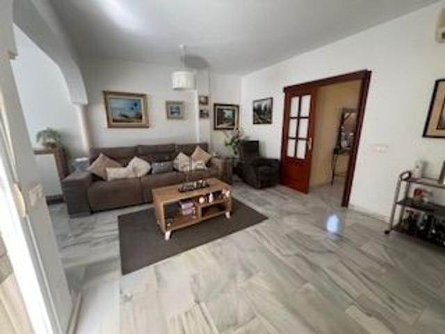 Casa en venta en Los Pacos, Fuengirola
