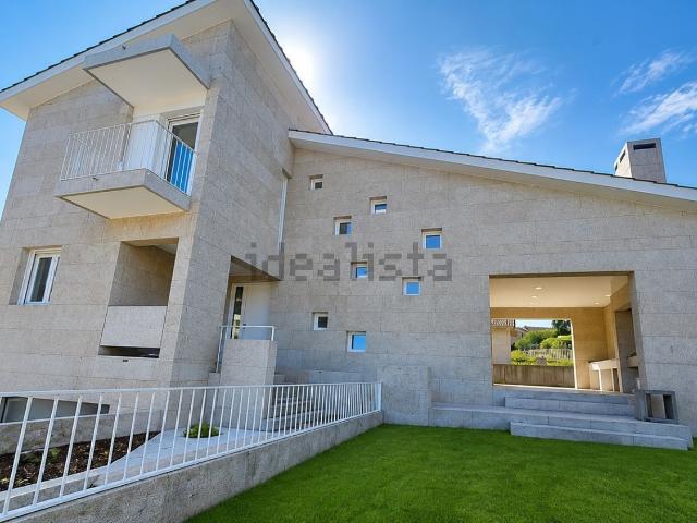 Casa en venta en Vincios, Vigo