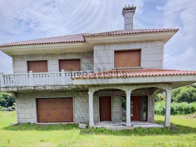 Casa en venta en Mañufe, Vigo
