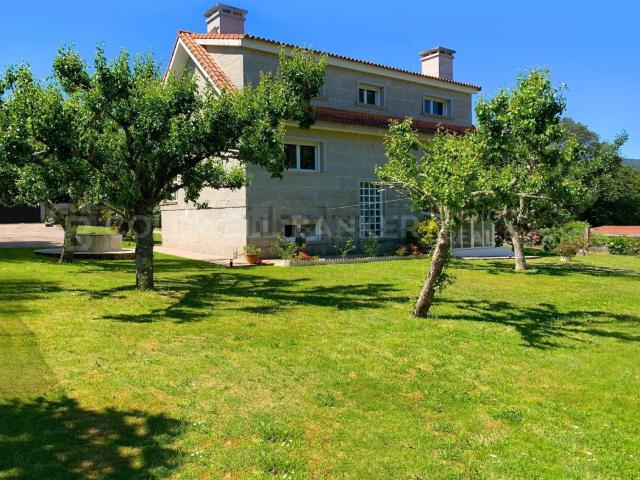 Casa en venta en Gondomar, A Oliveira