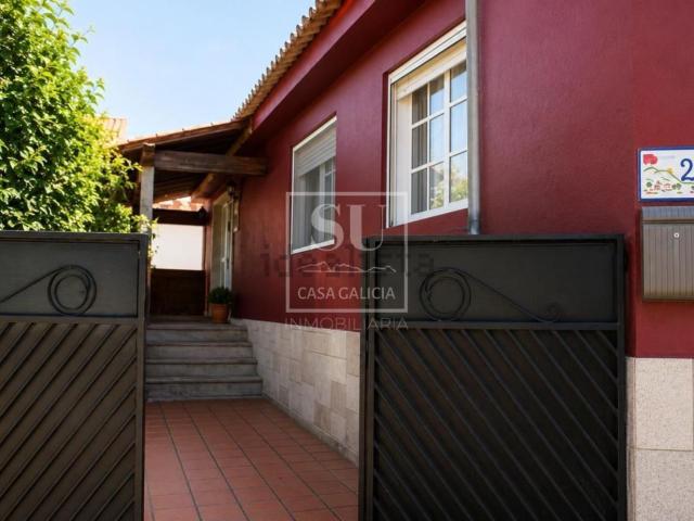 Casa en venta en Mañufe, Vigo