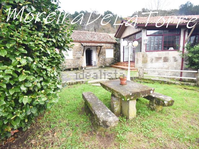 Casa en venta en O Mosteiro, Gondomar