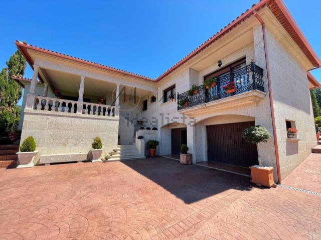 Casa en venta en Vilaza, Vigo