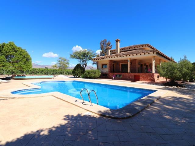 Casa en venta en Granja De Rocamora, Alicante