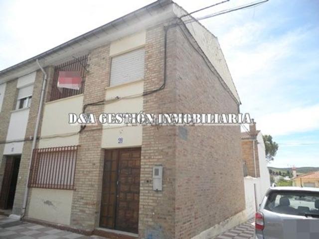 Casa en venta en Guadahortuna