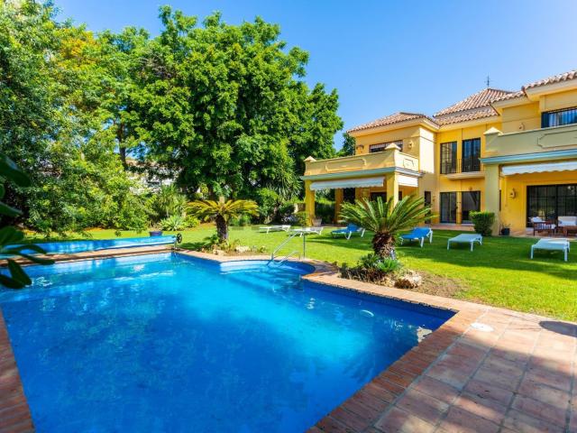 Casa en venta en Atalaya Park, Estepona